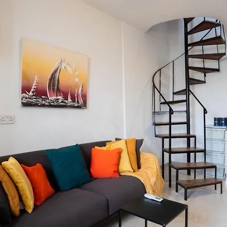 Sunny House With Jacuzzi - Steps From The Sea * St. Paul's Bay