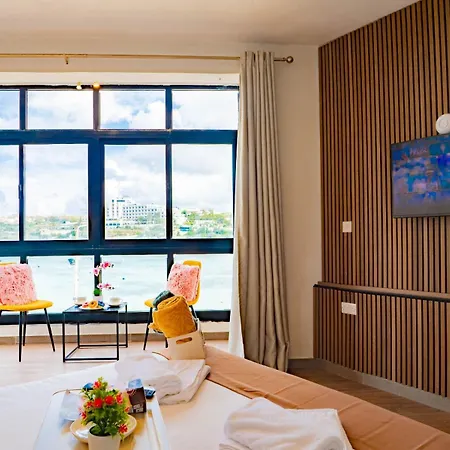 Apartman Sunny House With Jacuzzi - Steps From The Sea San Pawl il-Baħar