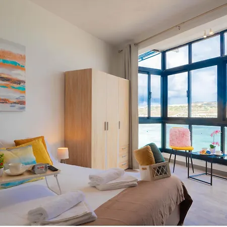 Apartman Sunny House With Jacuzzi - Steps From The Sea San Pawl il-Baħar