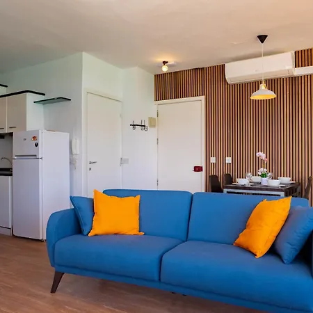 Apartman Sunny House With Jacuzzi - Steps From The Sea San Pawl il-Baħar