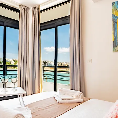 Sunny House With Jacuzzi - Steps From The Sea Apartman San Pawl il-Baħar